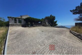 012 2016 497 Split area property with open sea view for sale
