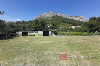 012 2016 497 Split area property with open sea view for sale