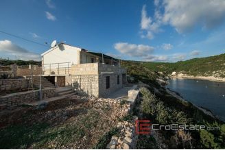 14 2013 133 Vis house sea front for sale