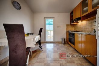14 2013 133 Vis house sea front for sale