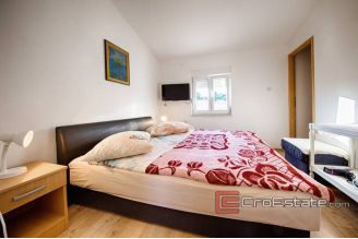 14 2013 133 Vis house sea front for sale