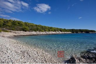 14 2013 133 Vis house sea front for sale