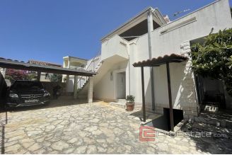 018 5105 30 Rogoznica house near the sea for sale1