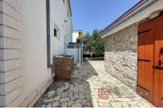 018 5105 30 Rogoznica house near the sea for sale1