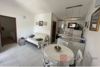 018 5105 30 Rogoznica house near the sea for sale1