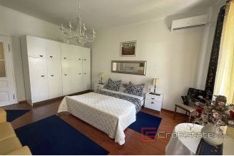 015 2035 32 Split center three bedroom apartment for sale