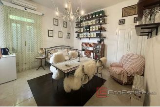015 2035 32 Split center three bedroom apartment for sale