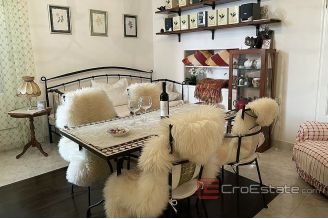 015 2035 32 Split center three bedroom apartment for sale