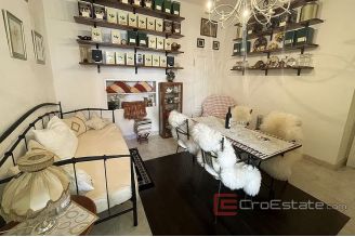 015 2035 32 Split center three bedroom apartment for sale