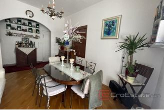 015 2035 32 Split center three bedroom apartment for sale