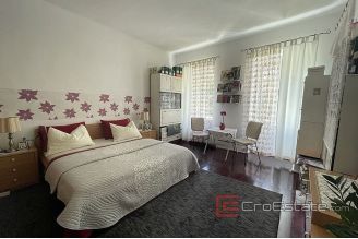 015 2035 32 Split center three bedroom apartment for sale
