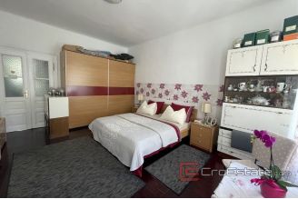 015 2035 32 Split center three bedroom apartment for sale