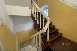 015 2035 32 Split center three bedroom apartment for sale