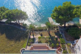 020 2021 305 Zadar villa in first row to the sea for sale