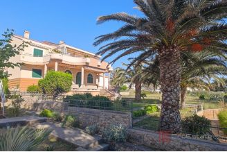 020 2021 305 Zadar villa in first row to the sea for sale