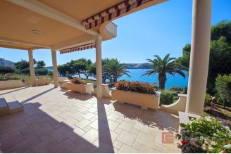 020 2021 305 Zadar villa in first row to the sea for sale