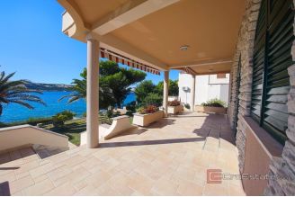 020 2021 305 Zadar villa in first row to the sea for sale