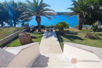 020 2021 305 Zadar villa in first row to the sea for sale