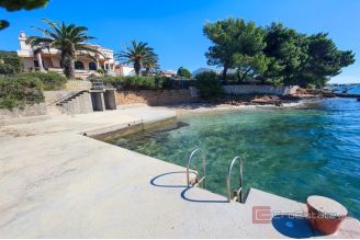 020 2021 305 Zadar villa in first row to the sea for sale