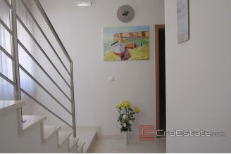 017 2041 30 Vodice apartment house for sale