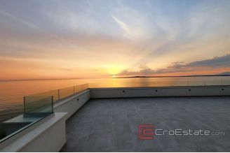 016 5106 30 Zadar penthouse first row to the sea for sale