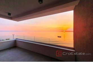 016 5106 30 Zadar penthouse first row to the sea for sale