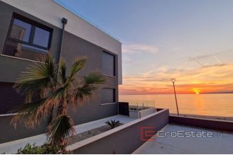 016 5106 30 Zadar penthouse first row to the sea for sale