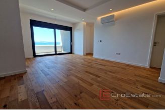 016 5106 30 Zadar penthouse first row to the sea for sale