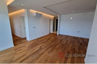 016 5106 30 Zadar penthouse first row to the sea for sale