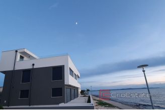 016 5106 30 Zadar penthouse first row to the sea for sale