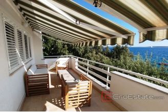 014 2022 340 Pag apartment house first row to the sea for sale