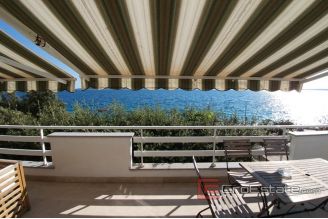 014 2022 340 Pag apartment house first row to the sea for sale