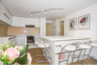 014 2022 340 Pag apartment house first row to the sea for sale