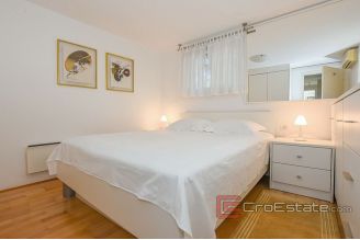 014 2022 340 Pag apartment house first row to the sea for sale