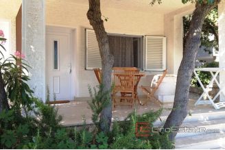 014 2022 340 Pag apartment house first row to the sea for sale
