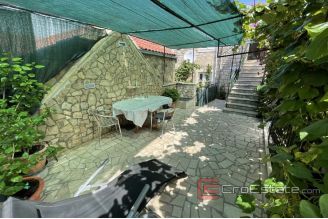 014 2030 31 Brac stone house near the sea for sale
