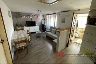 014 2030 31 Brac stone house near the sea for sale
