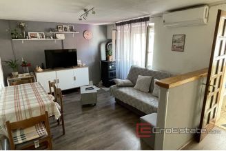 014 2030 31 Brac stone house near the sea for sale