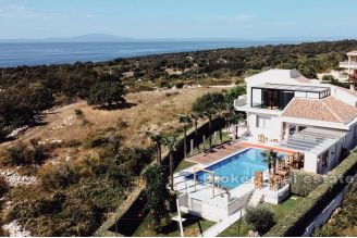 020 2040 22 Pag luxury villa with pool and sea view for sale