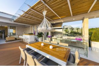 020 2040 22 Pag luxury villa with pool and sea view for sale