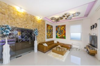 020 2040 22 Pag luxury villa with pool and sea view for sale