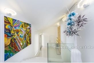 020 2040 22 Pag luxury villa with pool and sea view for sale