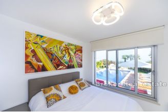 020 2040 22 Pag luxury villa with pool and sea view for sale