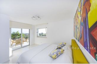 020 2040 22 Pag luxury villa with pool and sea view for sale