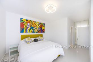 020 2040 22 Pag luxury villa with pool and sea view for sale