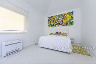 020 2040 22 Pag luxury villa with pool and sea view for sale