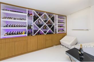 020 2040 22 Pag luxury villa with pool and sea view for sale