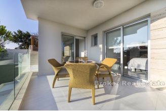 020 2040 22 Pag luxury villa with pool and sea view for sale