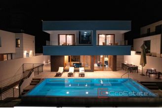 020 2018 192 Makarska villa with pool and sea view for sale