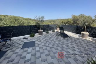 014 2035 33 Ciovo modern apartment for sale